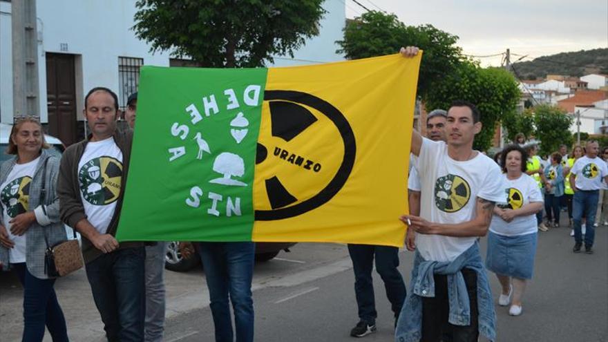 Españoles y portugueses se manifiestan hoy para oponerse a la mina de uranio