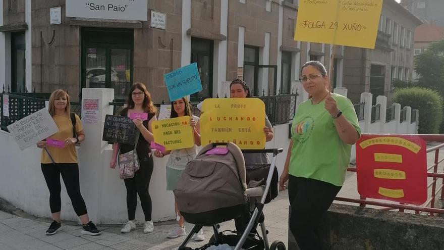 Educadoras vacían aulas y salen a la calle