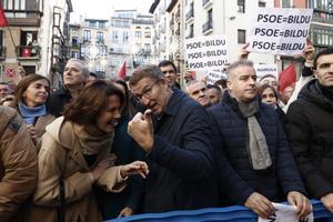 Así ha sido la llegada de Feijóo a la manifestación en Pamplona contra el pacto PSOE-EH Bildu