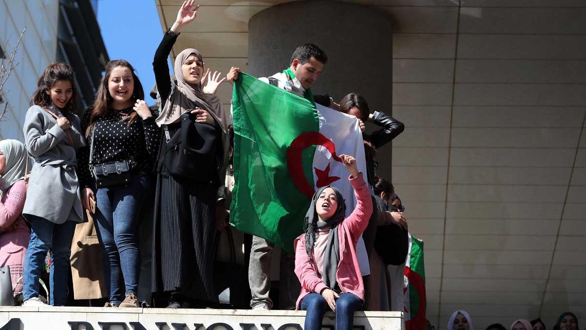 Manifestantes en Argel vuelven a decir 'no' a Bouteflika