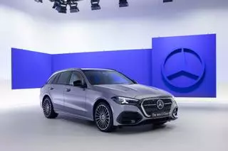 Mercedes-Benz actualiza el Clase C con IA y una función que permite al coche volver marcha atrás solo
