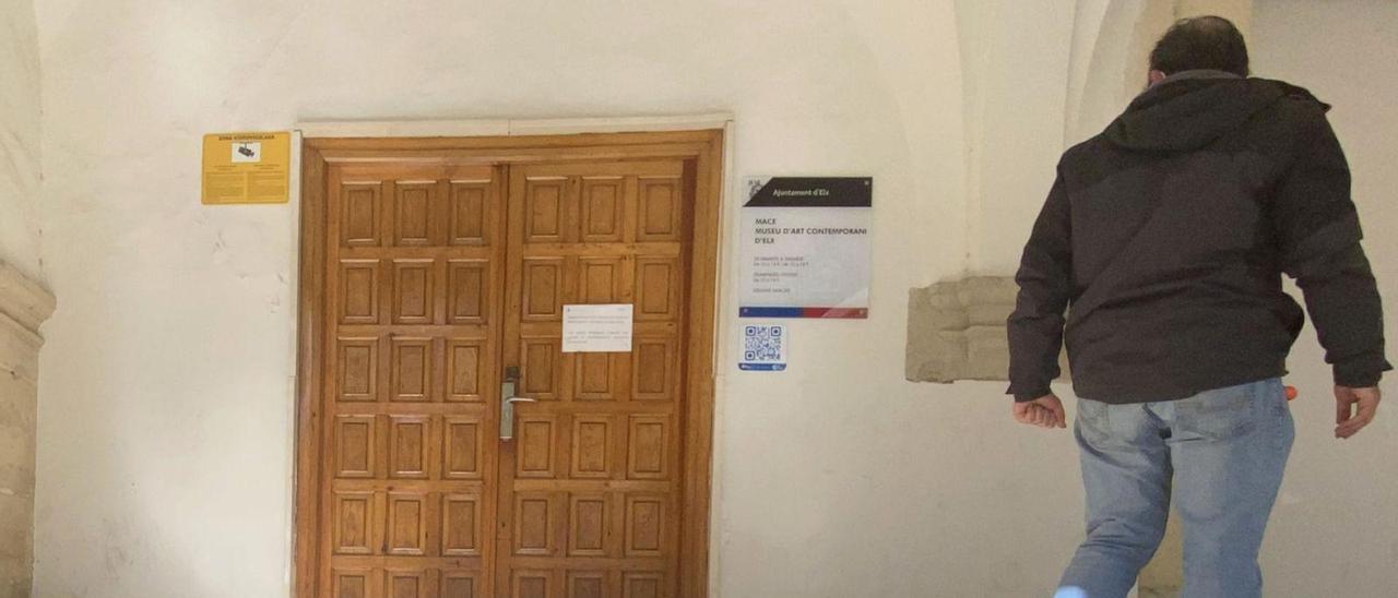 Entrada principal al Museo de Arte Contemporáneo de Elche, que permanece cerrado desde septiembre del año 2019. | MATÍAS SEGARRA