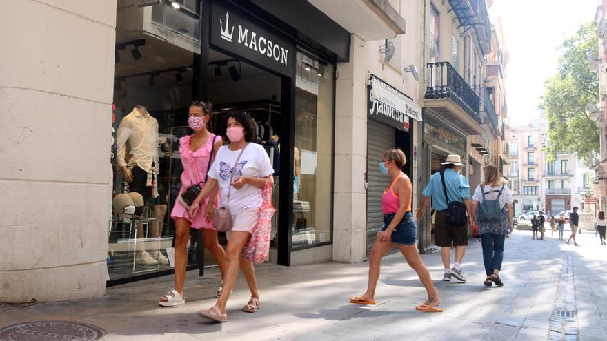 La zona comercial de Figueres durant aquest agost