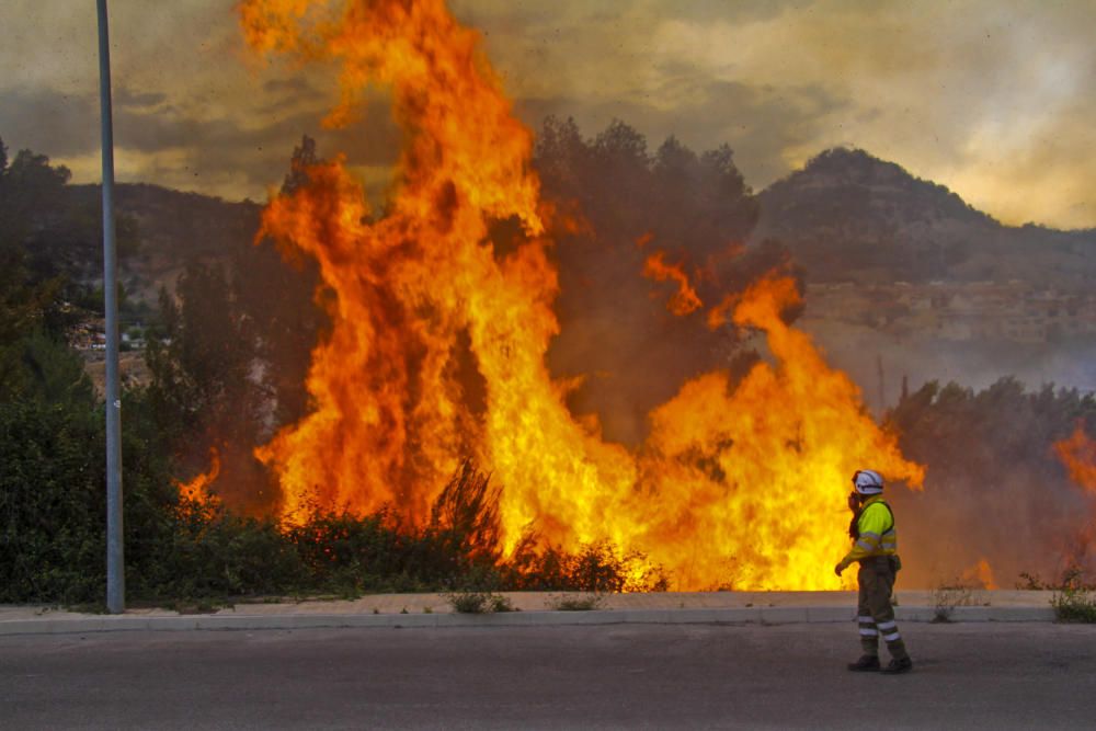 Un incendio pone en riesgo varias fábricas de Alco