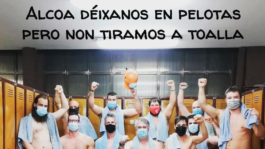 Los trabajadores de Alcoa se quedan &quot;en pelotas&quot;, pero &quot;no tiran la toalla&quot;