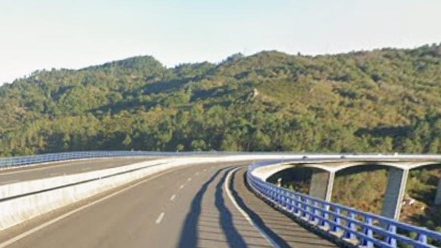 ucto de la autovía AG-53 que salva casi 100 metros de altura sobre el río Barbantiño costará 2,6 millones de euros