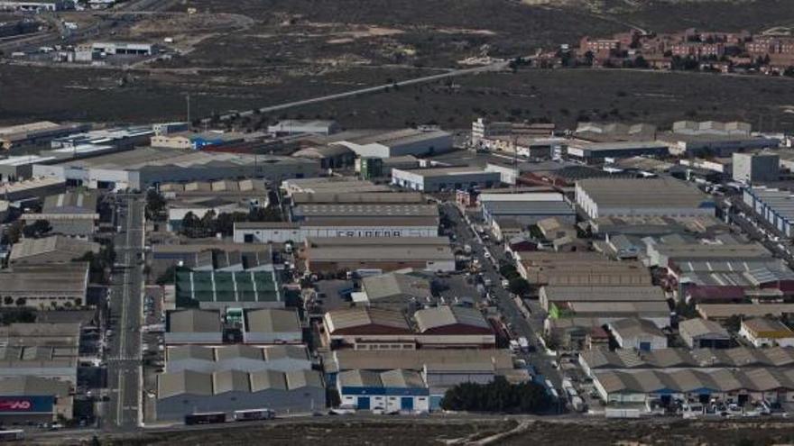 Panorámica del Pla de la Vallonga con el centro penitenciario de Fontcalent al fondo.