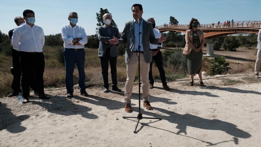 Inauguración de la pasarela peatonal sobre el río Guadalhorce, en Málaga.