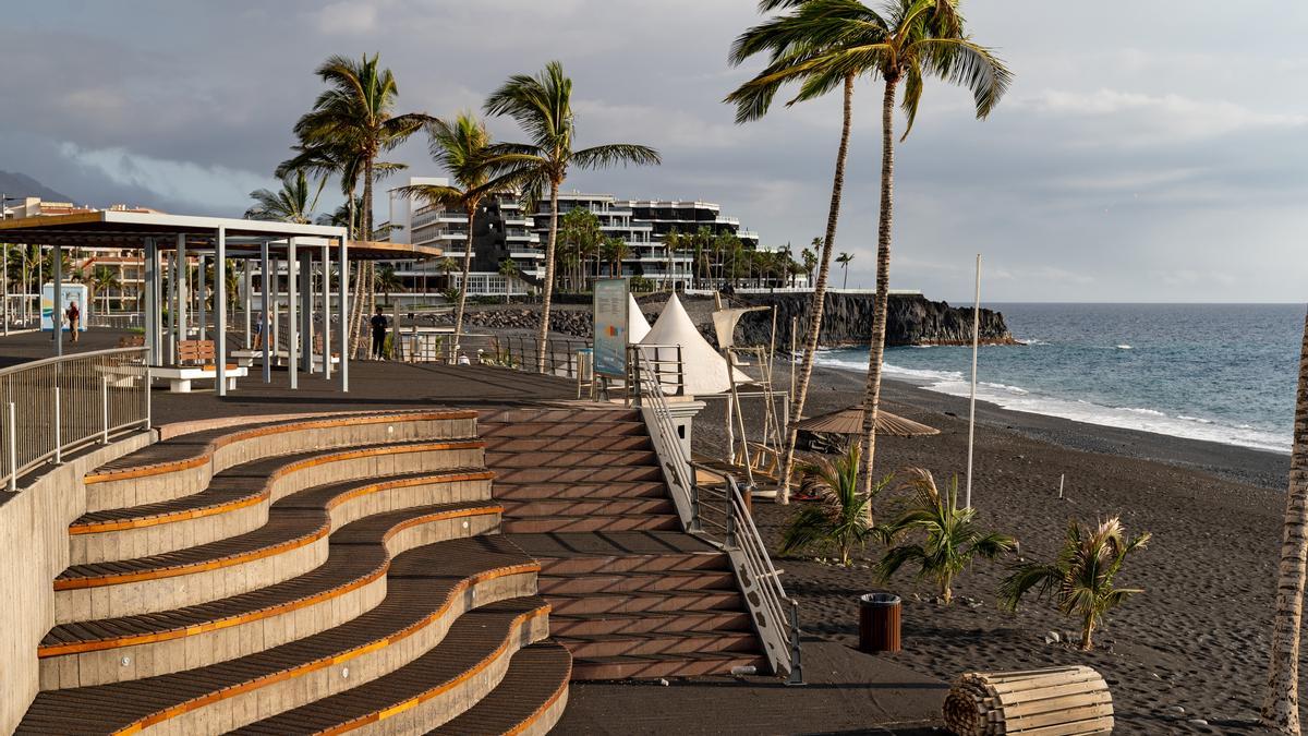 El Cabildo de La Palma abre el acceso a una parte de Puerto Naos durante  cuatro horas al día - El Día