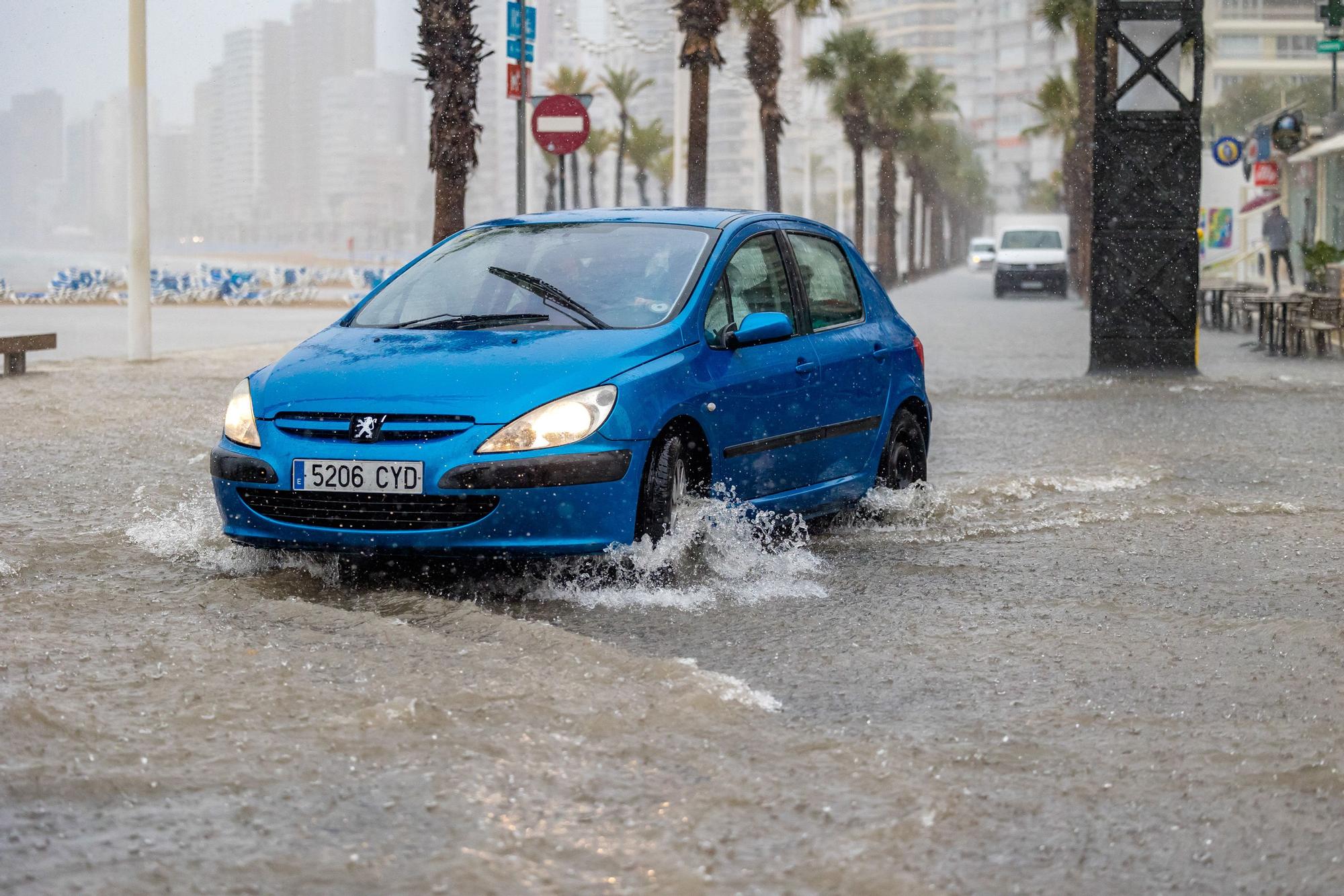 Lluvia cayendo con intensidad en Benidorm