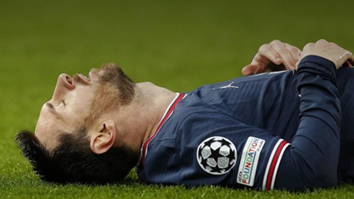 Leo Messi, derrotado sobre el suelo