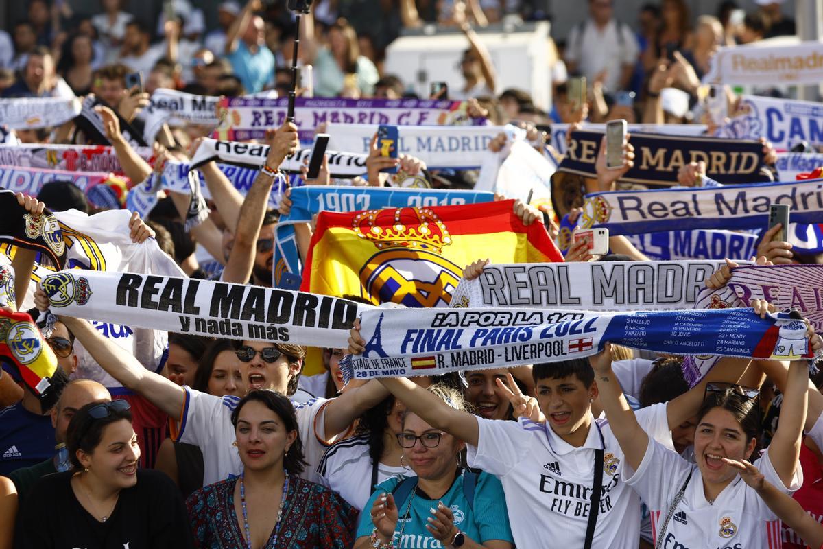El Real Madrid celebra su 14ª Copa de Europa con la afición blanca