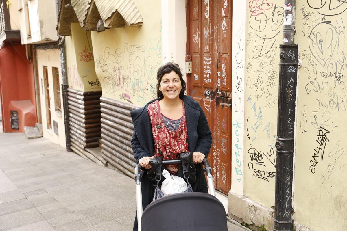 Los vecinos de Gijón piden multas "ejemplares" y concienciación para combatir las pintadas callejeras (en imágenes)