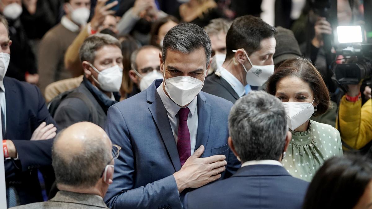 Pedro Sánchez, junto a la ministra Reyes Maroto en Fitur