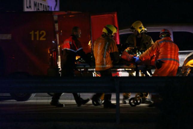 El siniestro se ha producido por un choque frontal entre un turismo y camión en la vía rápida que conecta con la autovía