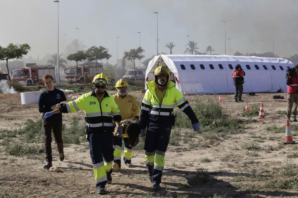 Más de 500 efectivos participan en un simulacro de accidente aéreo