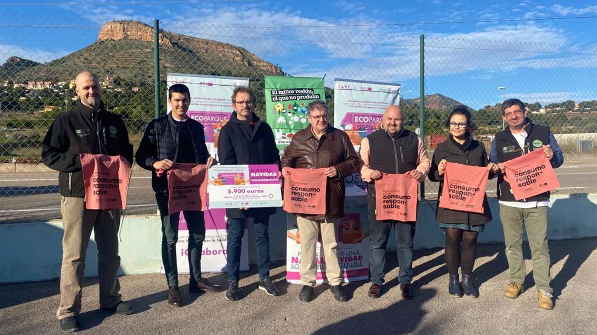 El ecoparque de Gilet acogió la entrega del donativo.