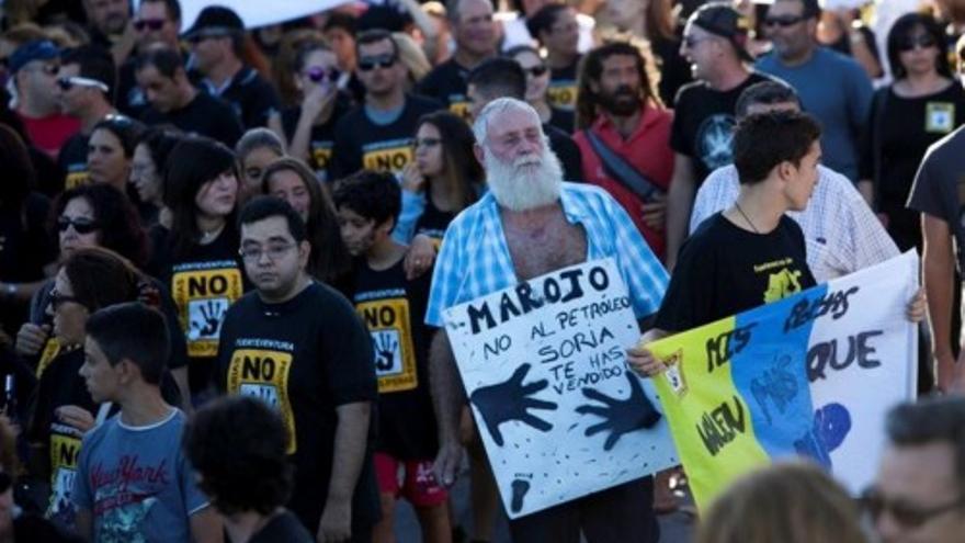 Manifestación contra los sondeos petrolíferos en Fuerteventura, junio de 2014