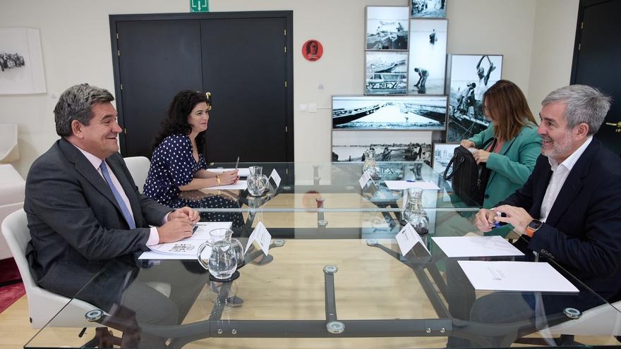 Reunión entre Fernando Clavijo y José Luis Escrivá en Madrid para abordar la inmigración en Canarias