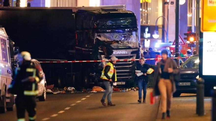 Un camión causa 12 muertos y 48 heridos en un presunto ataque terrorista en Berlín