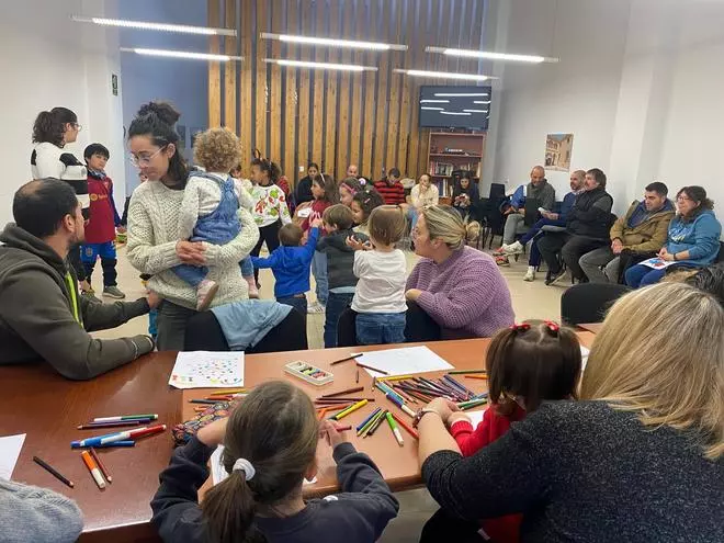 GALERÍA | Los niños de Tagarabuena disfrutan de talleres y juegos navideños