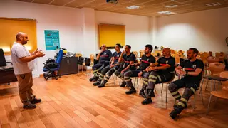 Patrullas en coche y actualización de medidas para proteger a bomberos y policías pacenses