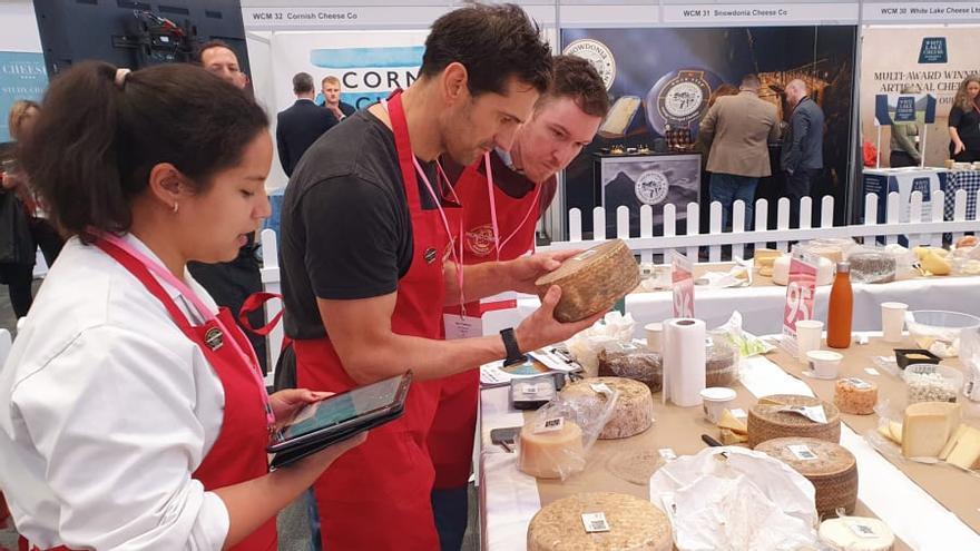 Jueces catando quesos en la última edición de los World Cheese Awards.