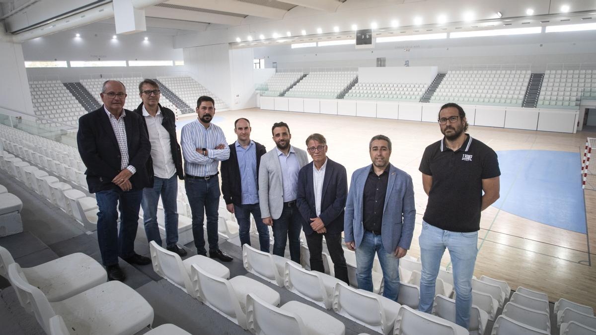 Autoridades durante la recepción de las obras del nuevo pabellón.