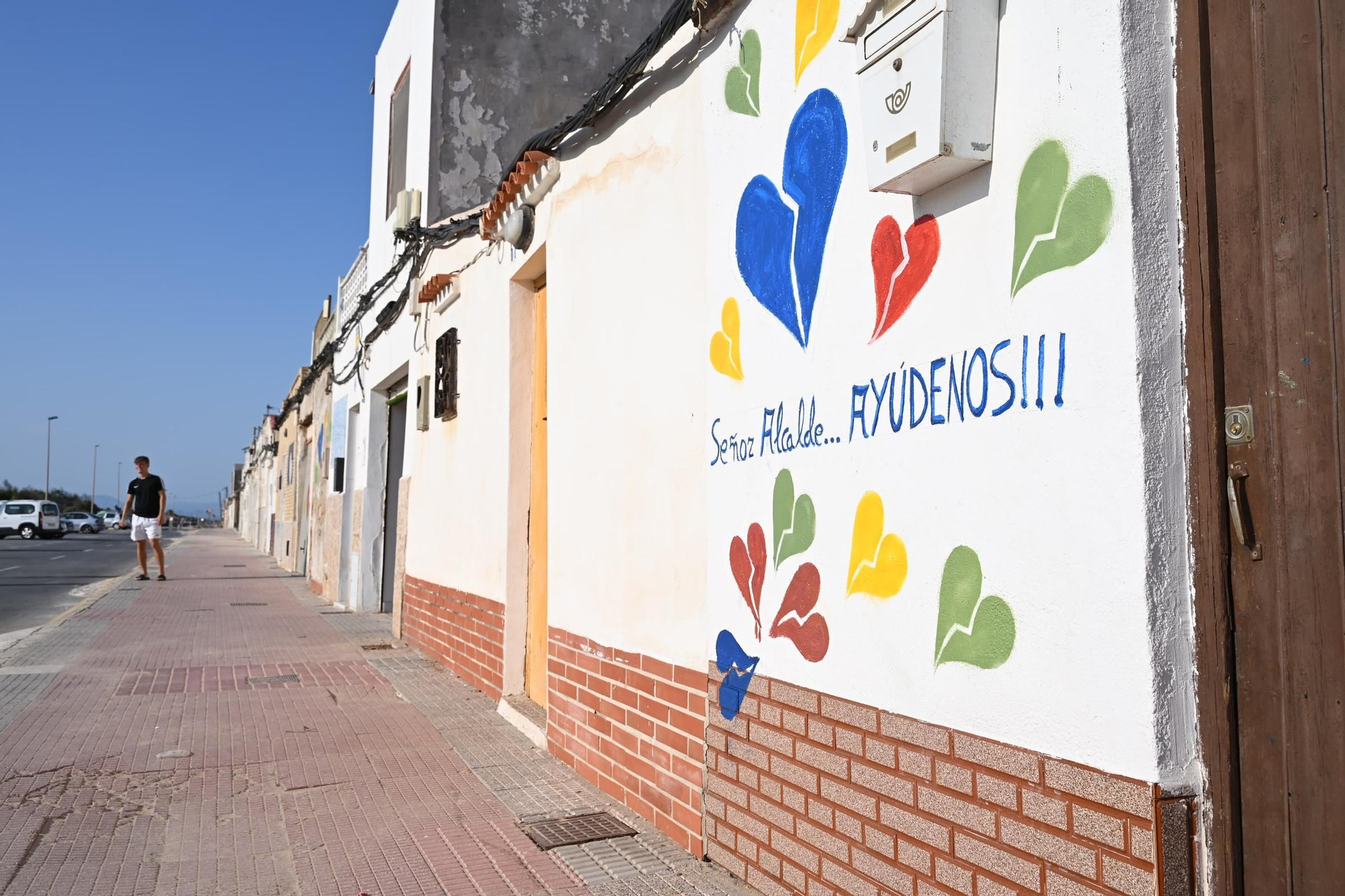 Corazones rotos en playa Babilonia: Los vecinos piden apoyo para mantener las casas en pie
