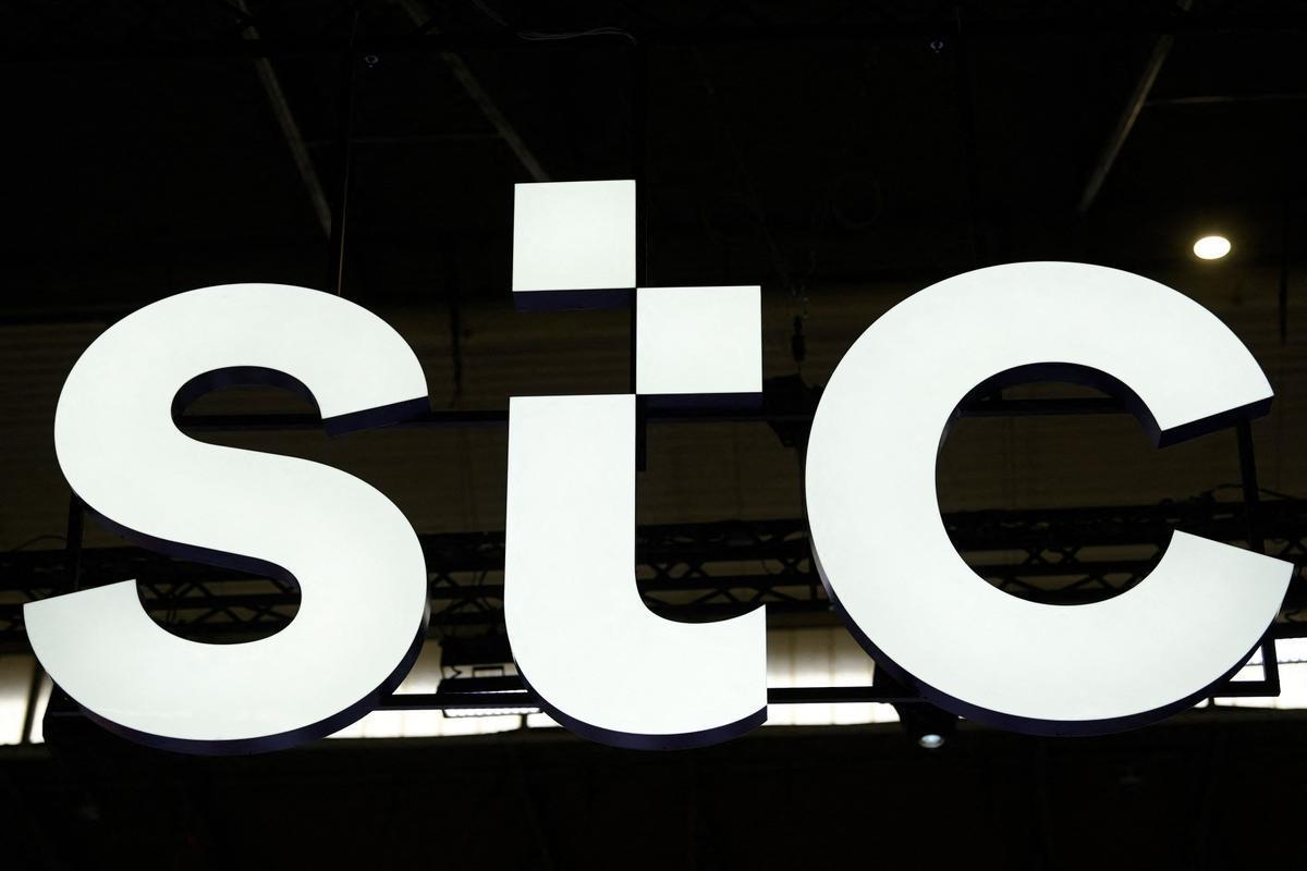 Logo de STC en la última edición del Mobile World Congress en Barcelona.