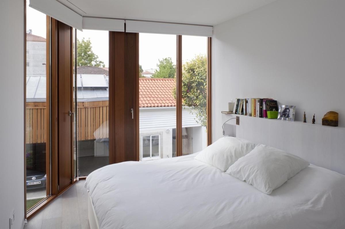Premio Gran de Area 2014, del COAG, por una casa en Silleda, y Mención Especial Premio Juana de Vega de Arquitectura 2014.