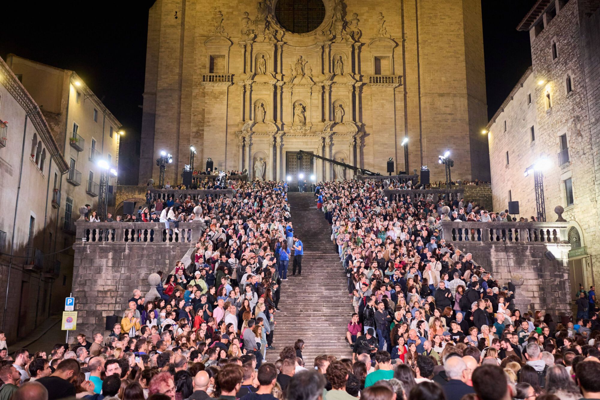 Les imatges de la pujada del pilar de 4 a les escales de la Catedral