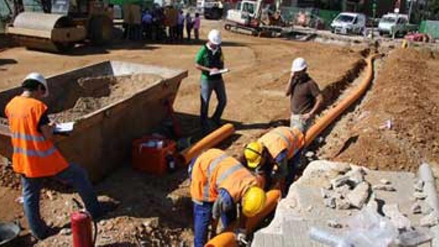 El paseo Fluvial de Badajoz se abrirá al tráfico en una semana o diez días tras arreglar el socavón