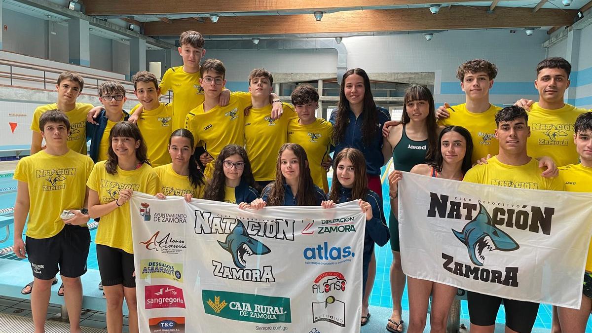 Foto de familia del Natación Zamora