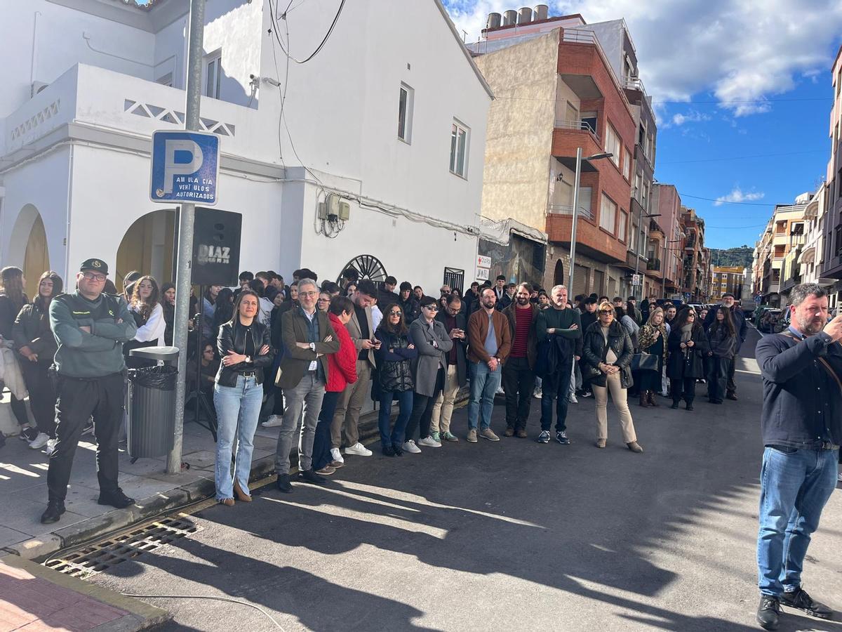 Asistentes al acto de conmemoración del 50 aniveresario de la democracia en la Vall d'Uixó.