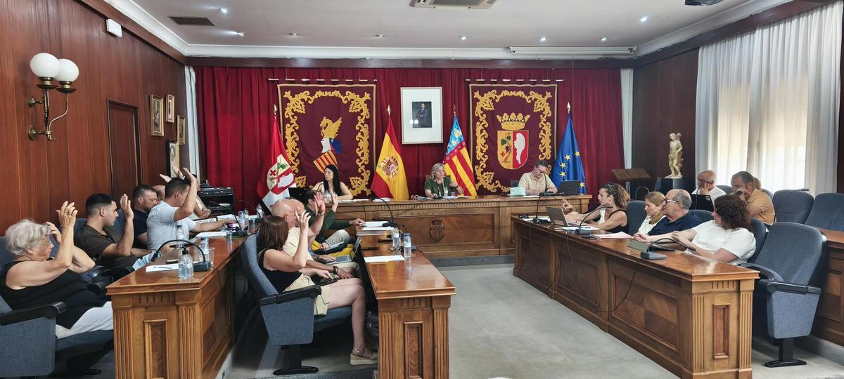 Foto del pleno extraordinario celebrado este lunes en Vinaròs.