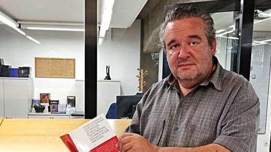 L&#039;osonenc està satisfet de la rebuda que tenen els seus llibres sobre l&#039;alta societat de la Catalunya interior