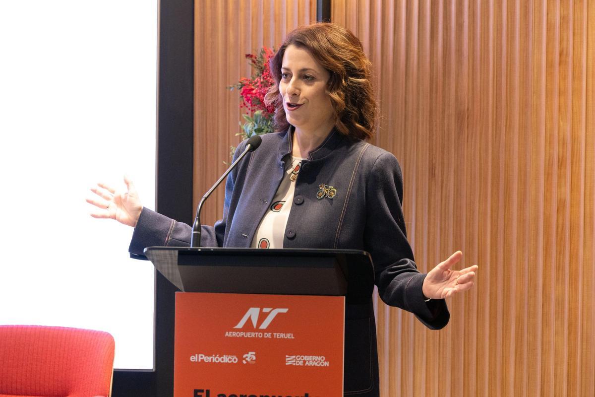 Emma Buj, alcaldesa de Teruel en el foro El aeropuerto pone en órbita a Teruel, organizado por EL PERIÓDICO DE ARAGÓN y Prensa Ibérica, con el impulso del Gobierno de Aragón y el Consorcio del Aeropuerto de Teruel