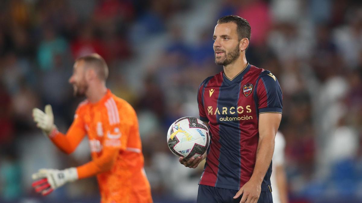 El atacante, desde que se lesionó en Lugo, no ha tenido continuidad. Su vuelta, en medio de una crisis goleadora en Orriols, suma recursos para terminar con la sequía arriba.