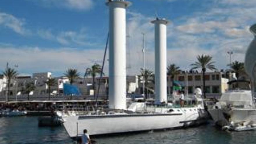 El ´Alcyone´ amarrando ayer por la tarde en el puerto deportivo de Marina de Formentera.