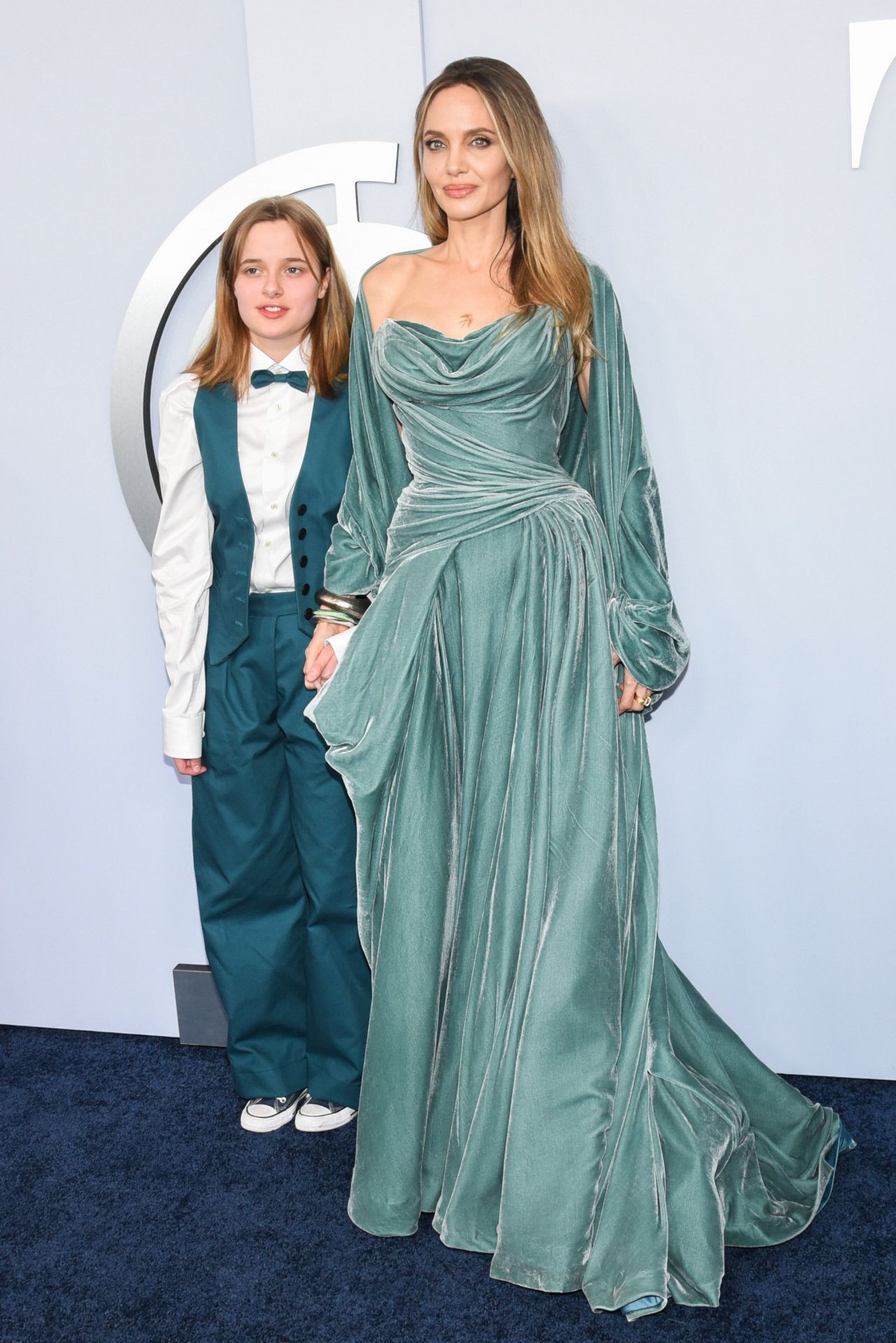 Angelina Jolie y su hija Vivienne en los Premios Tony.