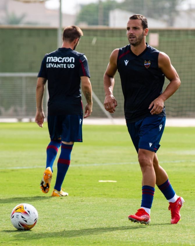 Soldado, en el calentamiento del primer amistoso de pretemporada.