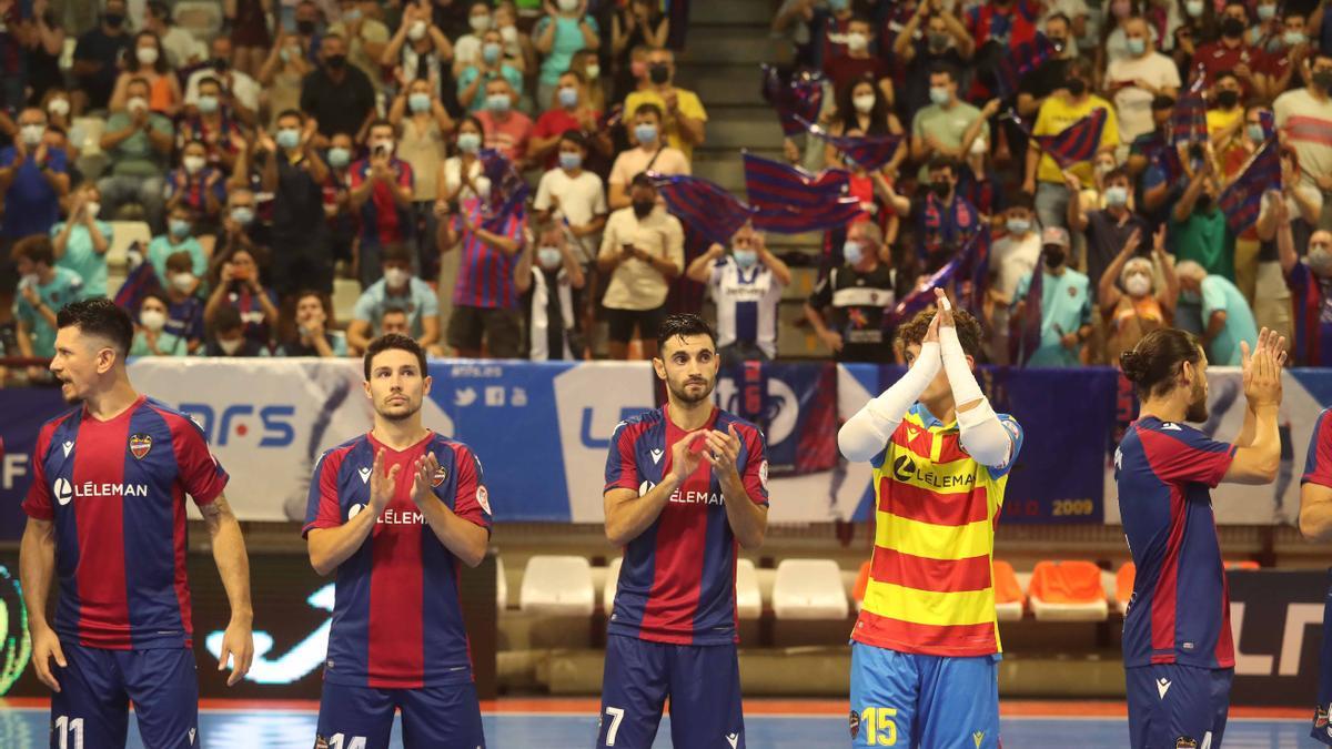 Las mejores imágenes del Levante UD-FS - Barcelona