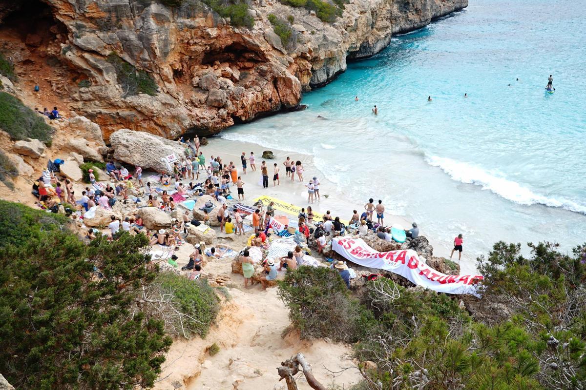 Los mallorquines 'recuperan' el Caló des Moro
