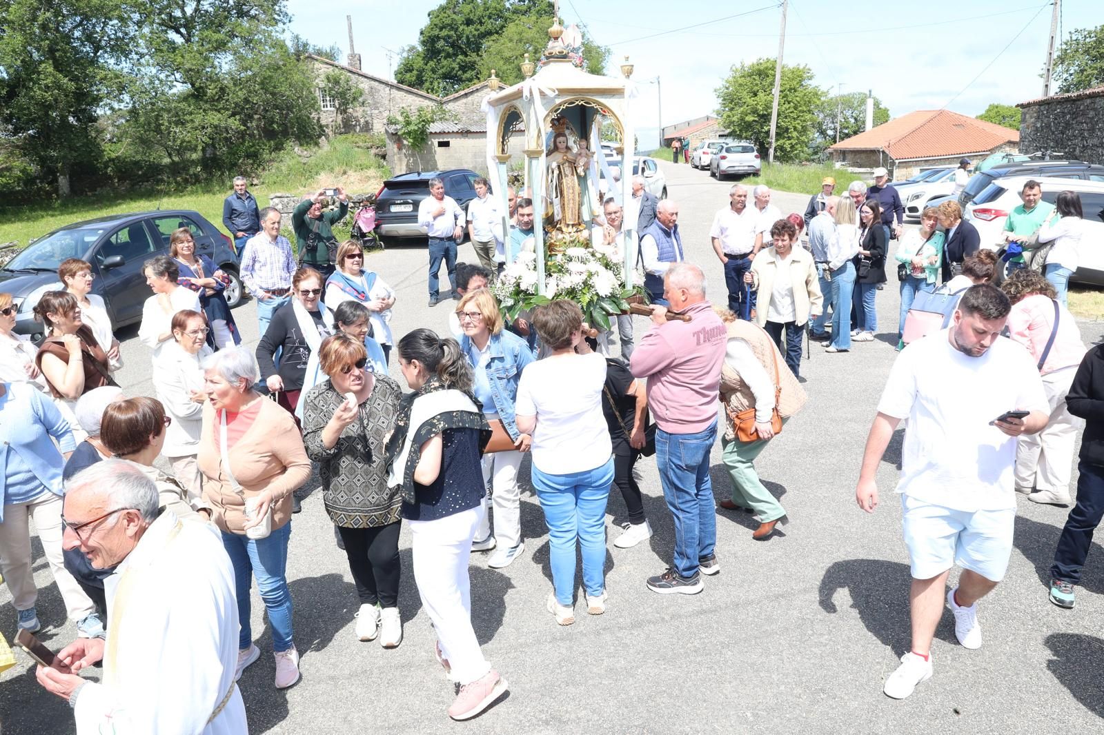 Paso baixo as andas en Santa Baia