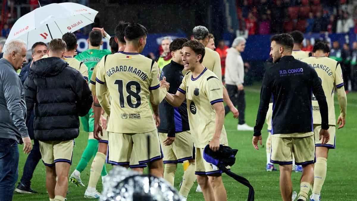 Ni la lluvia frena la fiesta del Barça en Pamplona: ¡Solo falta un punto para ser campeones y lo saben!