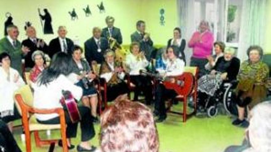 Actividades navideñas en la residencia de ancianos