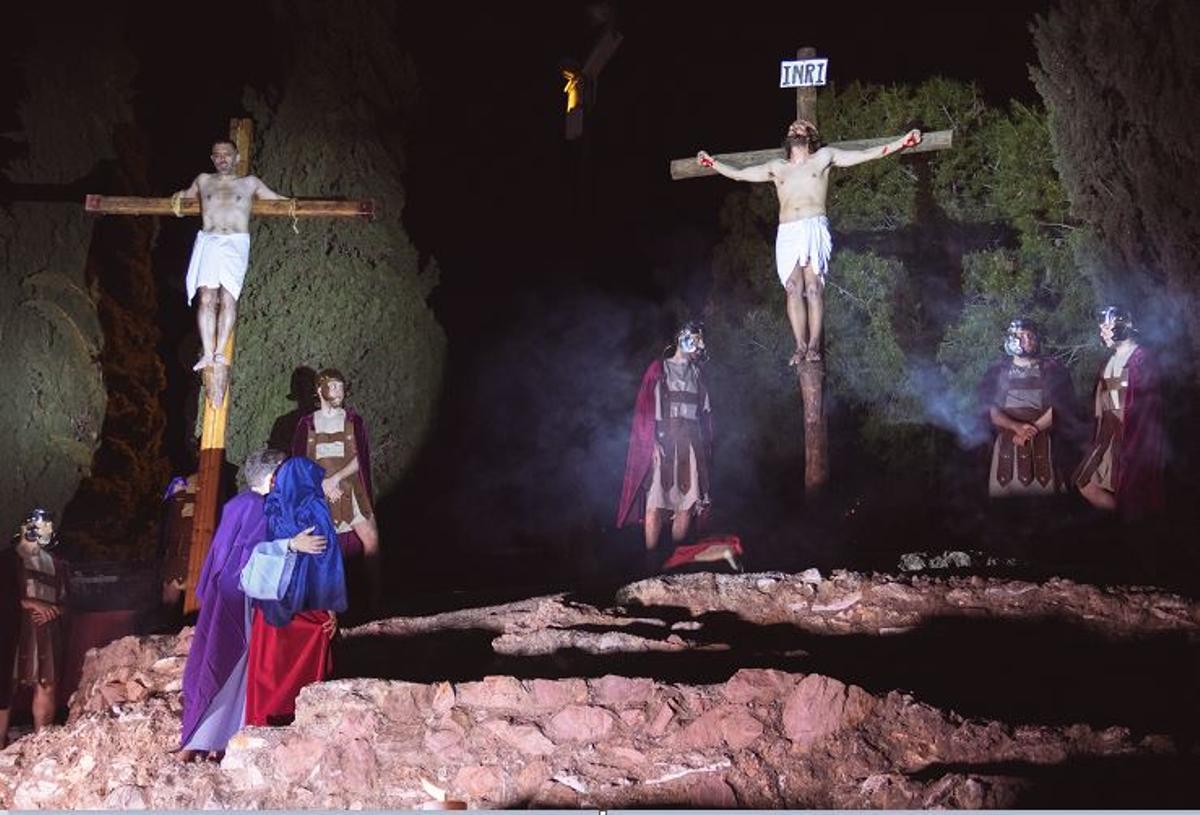 Escena de la crucifixion en el Monte Santa Bárbara.