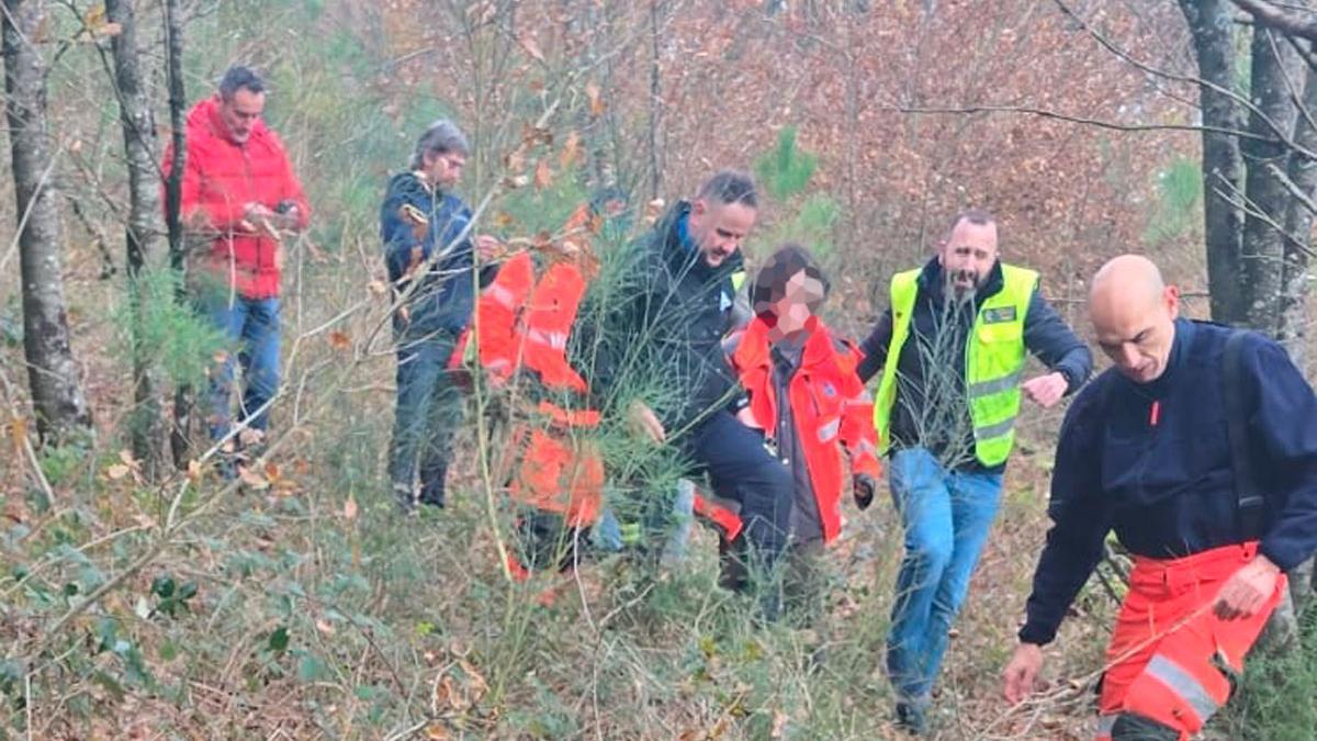 Victoria Blanco (entre dos agentes) apareció en la zona de Brenzos.