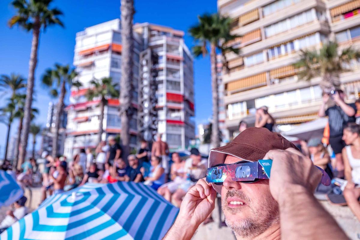 Así se ha visto el eclipse desde Benidorm Así se ha visto el eclipse desde Benidorm